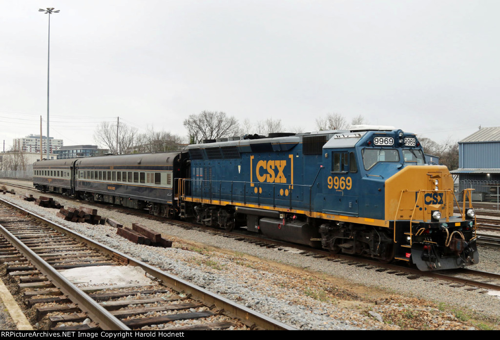 CSX 9969 leads train W003